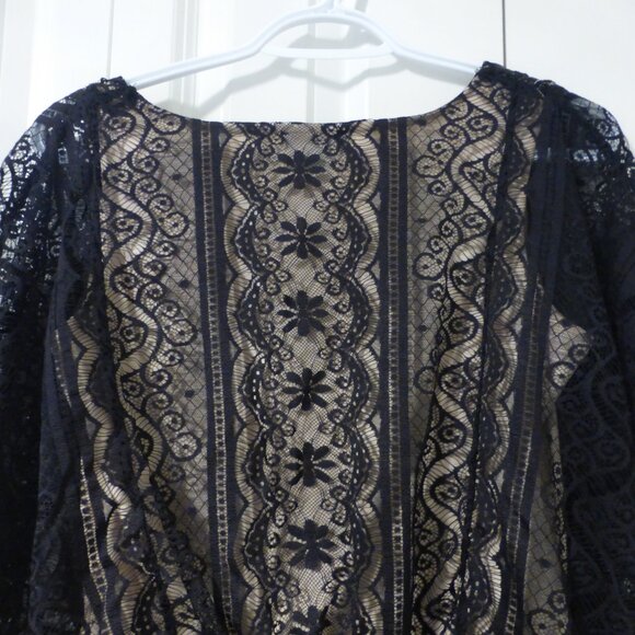LE CHATEAU black lace flutter sleeve top - Picture 7 of 8